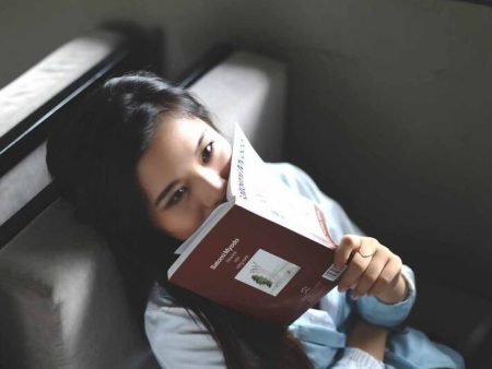 7 Mental and Physical Health Benefits of Reading a Book Every Day
