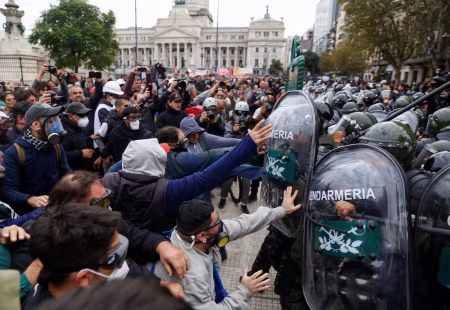 Argentina Protests Rise After Pension Hike Vote Fails
