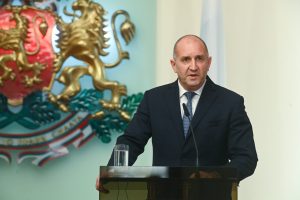 Bulgarian President Proposes Controversial Referendum on Euro Adoption
