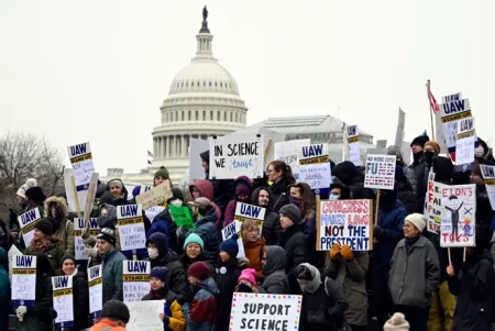 U.S. Research Funding Cuts Lead to Global Recruitment of Scientists