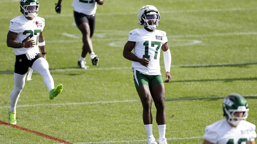 NFL player in critical condition after being shot in NYC