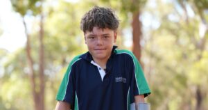 Boy swims 2.5 miles to save mom, siblings swept out to sea: “Superhuman”