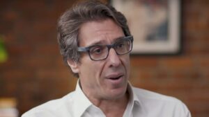 Can Bitcoin Price Recover? Billionaire Dan Tapiero Says “Capitulation First,” Predicts What Comes Next