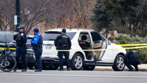 Man armed with shotgun ran toward Capitol, apprehended by police