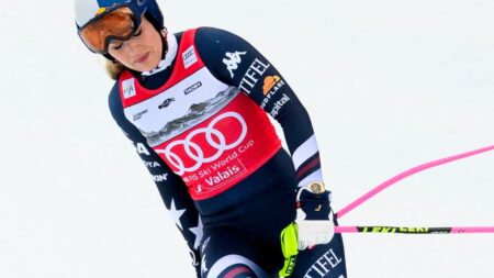 Lindsey Vonn’s decision to compete with a torn ACL is risky but ‘possible,’ experts say
