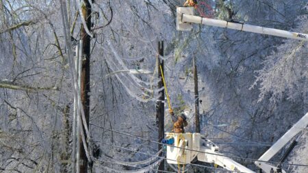 It’s freezing cold and you’ve lost power. Here’s what emergency doctors want you to do