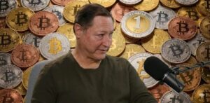A 30-Year Veteran Analyst Claims Bitcoin Could Soon See a Surge