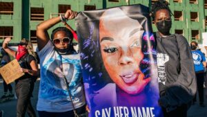 DOJ asks judge to drop charges against 2 officers in Breonna Taylor case ‘in the interest of justice’