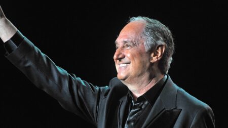 Singer-songwriter Neil Sedaka dies at 86