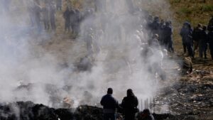 Death toll rises to 22 after cargo plane carrying money crashes near Bolivia capital