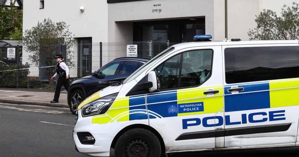London police search for 2 suspects in attempted arson attack on synagogue