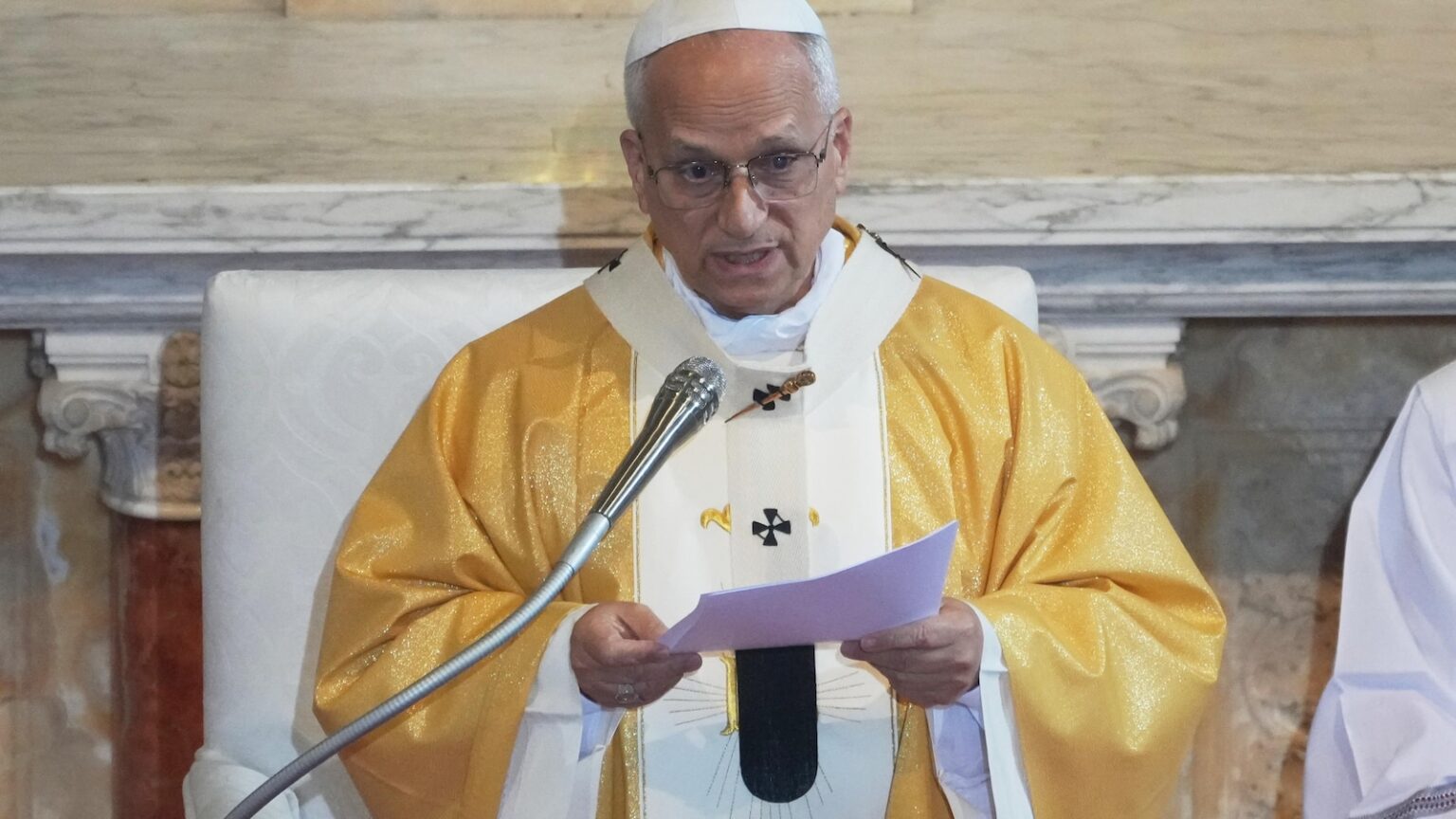Pope arrives in Cameroon as separatists announce 3-day pause in fighting